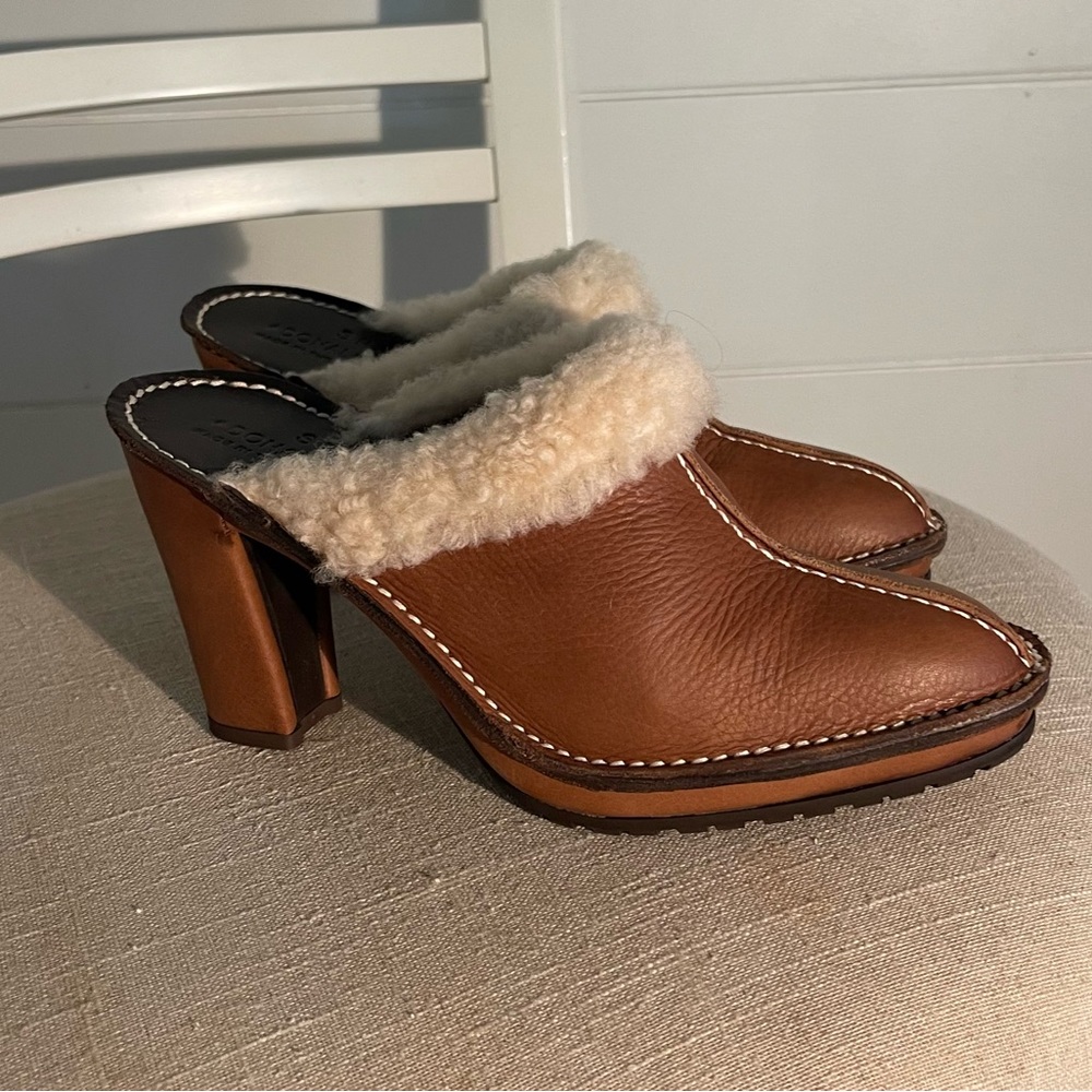 Donald J. Pliner BHappy Tan
Leather Sherpa Trim Clog/Mules